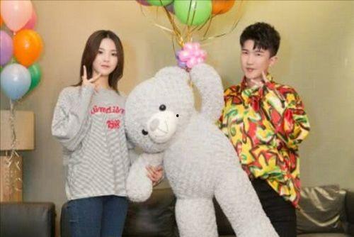 为了吃瓜我进娱乐圈